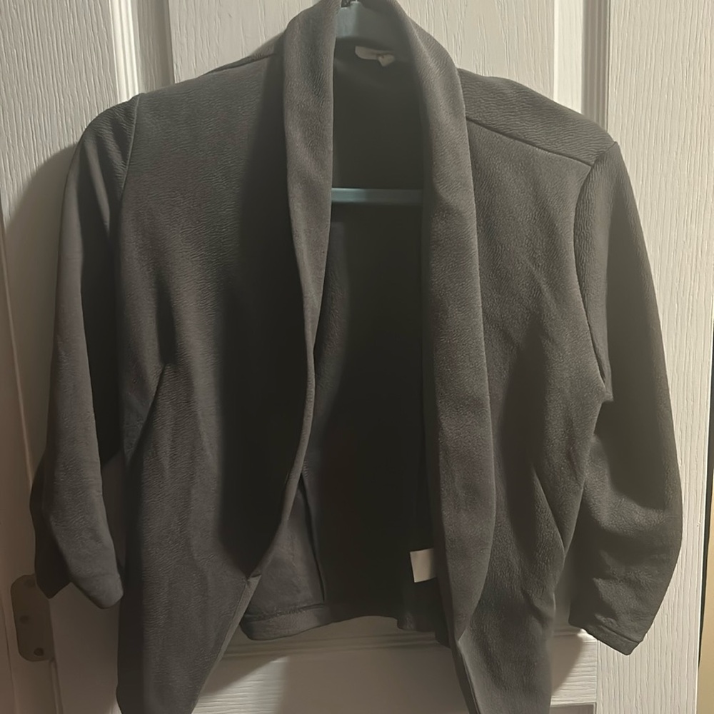 Black - Cropped Blazer - Size Medium - 3/4 length sleeves